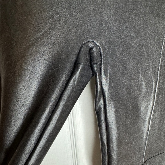 SPANX Faux Leather Hip Zip Leggings In Very Black Size Medium Compression Slim - Picture 11 of 12